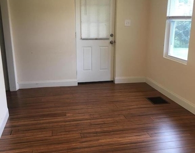 123 Hartford Road - Photo Thumbnail 11