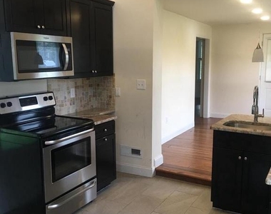 123 Hartford Road - Photo Thumbnail 3