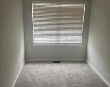 32 River Bank Drive - Photo Thumbnail 3
