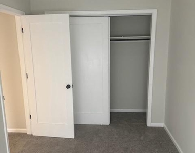32 River Bank Drive - Photo Thumbnail 4