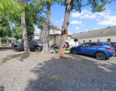 6 Friends Avenue - Photo Thumbnail 4