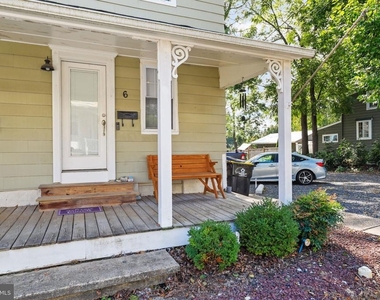 6 Friends Avenue - Photo Thumbnail 2