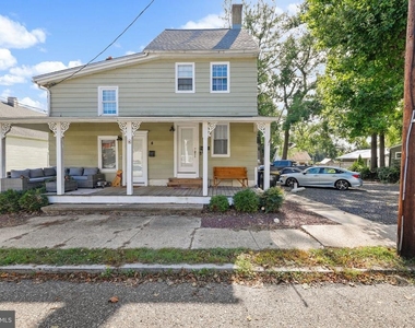 6 Friends Avenue - Photo Thumbnail 1