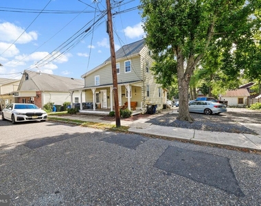 6 Friends Avenue - Photo Thumbnail 3