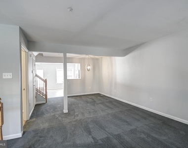 1121 Lindsay Lane - Photo Thumbnail 10