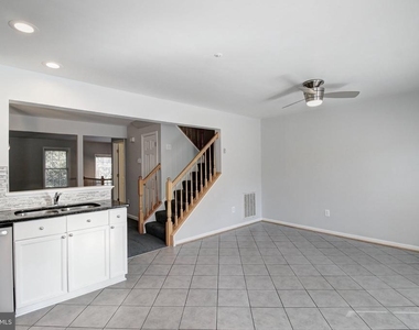 1121 Lindsay Lane - Photo Thumbnail 7