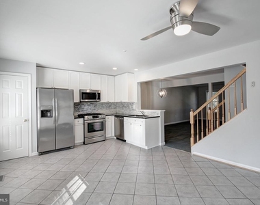 1121 Lindsay Lane - Photo Thumbnail 6