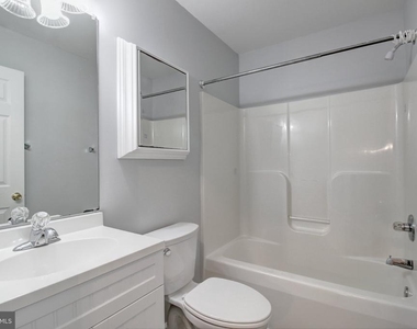 1121 Lindsay Lane - Photo Thumbnail 18