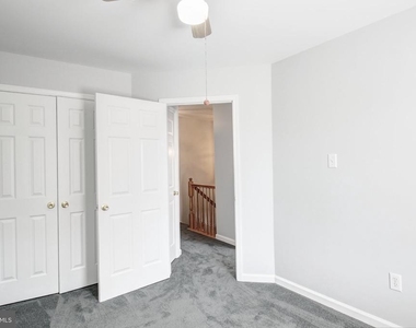 1121 Lindsay Lane - Photo Thumbnail 20
