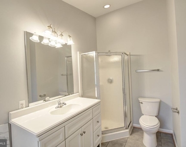 1121 Lindsay Lane - Photo Thumbnail 17