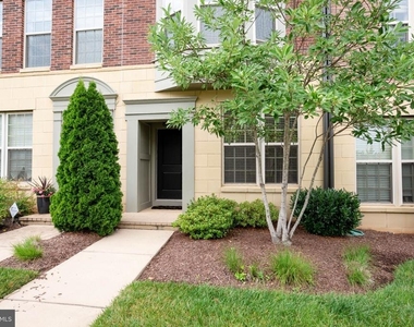 815 Fair Winds Way - Photo Thumbnail 1