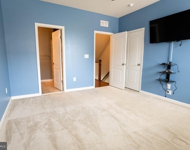 815 Fair Winds Way - Photo Thumbnail 17