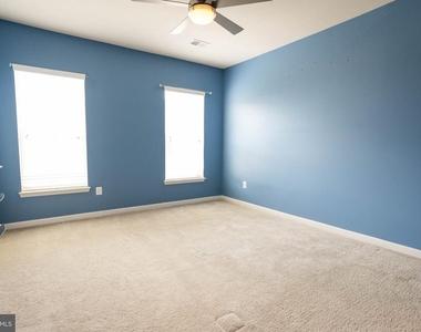 815 Fair Winds Way - Photo Thumbnail 16