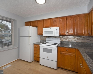 2839 Shepperton Terrace - Photo Thumbnail 6
