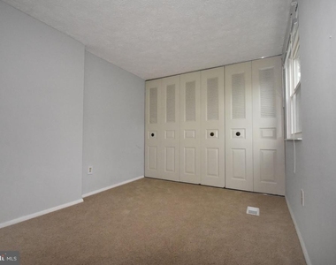 2839 Shepperton Terrace - Photo Thumbnail 16
