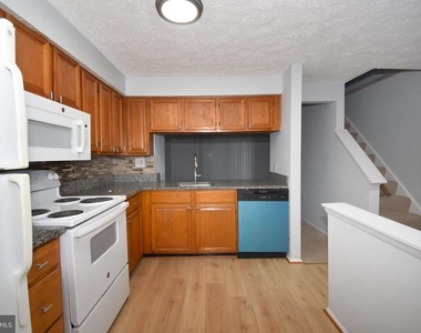 2839 Shepperton Terrace - Photo Thumbnail 5