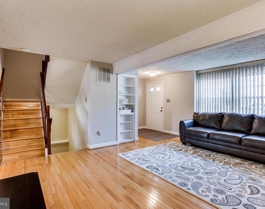 815 Curry Ford Lane - Photo Thumbnail 4