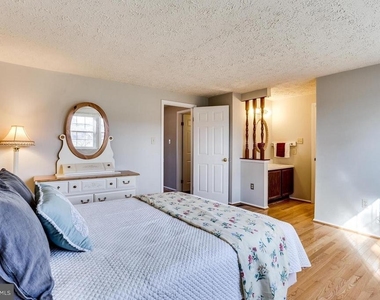 815 Curry Ford Lane - Photo Thumbnail 13