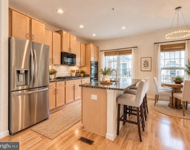 22477 Glenbow Way - Photo Thumbnail 2