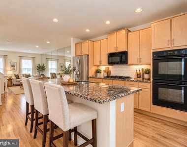 22477 Glenbow Way - Photo Thumbnail 3