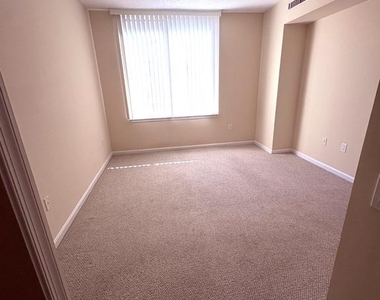 930 Wayne Avenue - Photo Thumbnail 8
