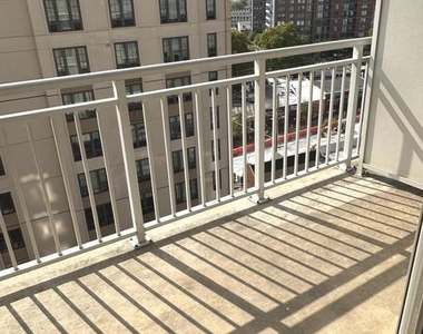 930 Wayne Avenue - Photo Thumbnail 12