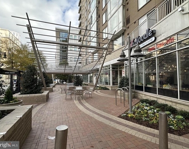 930 Wayne Avenue - Photo Thumbnail 2