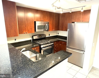 930 Wayne Avenue - Photo Thumbnail 6