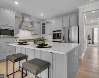 10722 Great Lakes Place - Photo Thumbnail 2