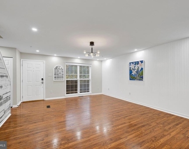 9701 Bon Haven Lane - Photo Thumbnail 5