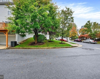 9701 Bon Haven Lane - Photo Thumbnail 27