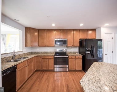 320 Marasco Court - Photo Thumbnail 7