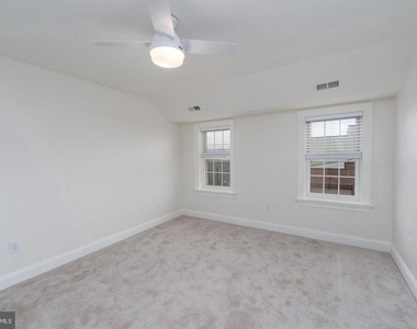 2729 Hudson Street - Photo Thumbnail 8