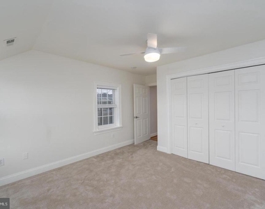 2729 Hudson Street - Photo Thumbnail 6
