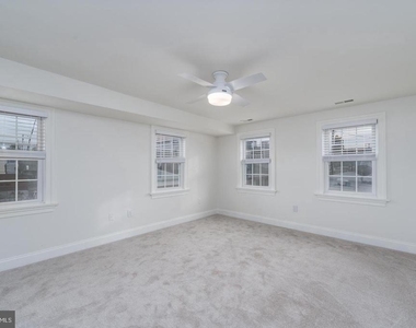2729 Hudson Street - Photo Thumbnail 9