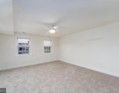 2729 Hudson Street - Photo Thumbnail 12