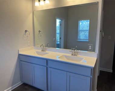 3000 Chisholm Trail Rd - Photo Thumbnail 11