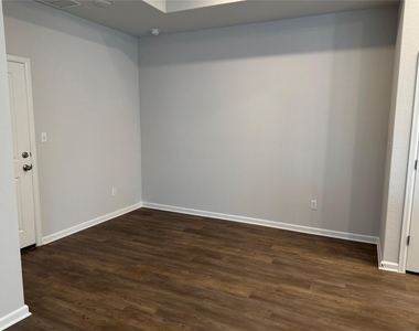 3000 Chisholm Trail Rd - Photo Thumbnail 4