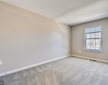 903 Dorchester Cove Road - Photo Thumbnail 24