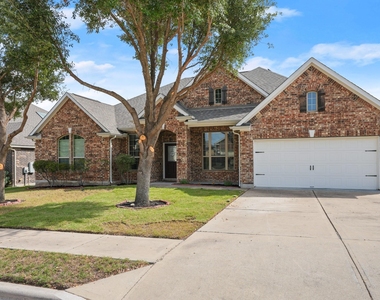 2855 Saint Paul Rivera - Photo Thumbnail 1