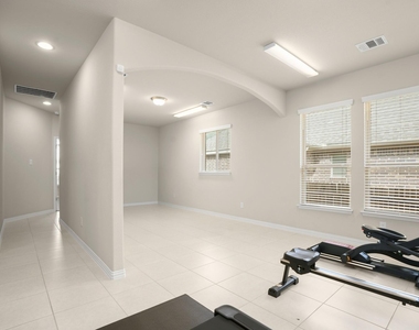 2855 Saint Paul Rivera - Photo Thumbnail 24