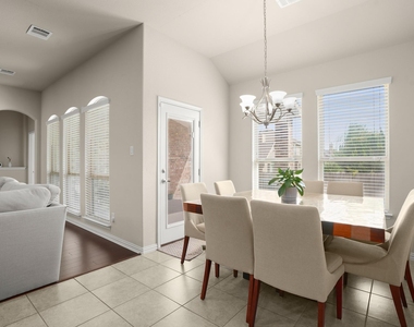 2855 Saint Paul Rivera - Photo Thumbnail 9