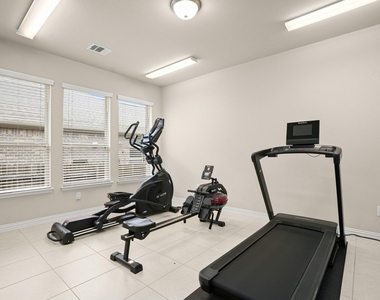 2855 Saint Paul Rivera - Photo Thumbnail 23