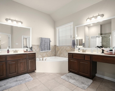 2855 Saint Paul Rivera - Photo Thumbnail 14