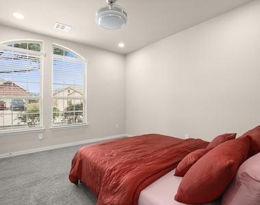 2855 Saint Paul Rivera - Photo Thumbnail 26