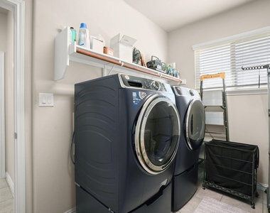 2855 Saint Paul Rivera - Photo Thumbnail 17