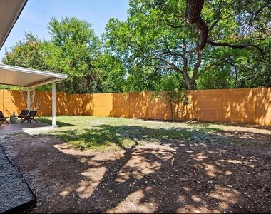 8001 Wakefield Dr - Photo Thumbnail 4