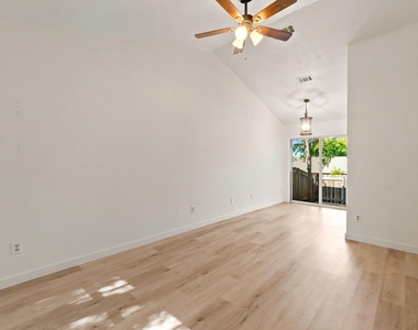 1015 E Yager Ln - Photo Thumbnail 2