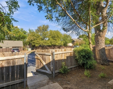 1015 E Yager Ln - Photo Thumbnail 15