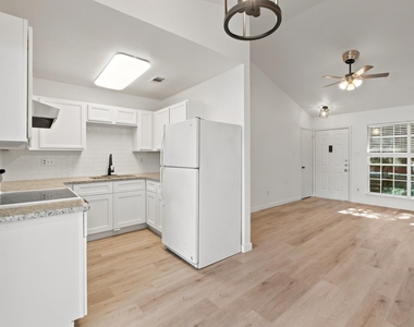 1015 E Yager Ln - Photo Thumbnail 8